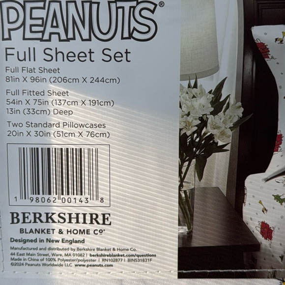 NEW Peanuts Snoopy Christmas Holiday Snoopy Santa Snowflakes Sheet FULL - Picture 9 of 11